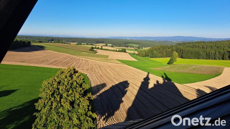 Die Bedeutung der Klosterlandschaft Stiftland mit den Sehenswürdigkeiten wie etwa der Kappl – im Bild die Schatten der Türme – und die Zusammenhänge mit dem Zisterzienserorden sollen bei den Einheimischen besser im Bewusstsein verankert werden. Dabei soll eine Kampagne helfen. Bild: Martina Zanner/exb