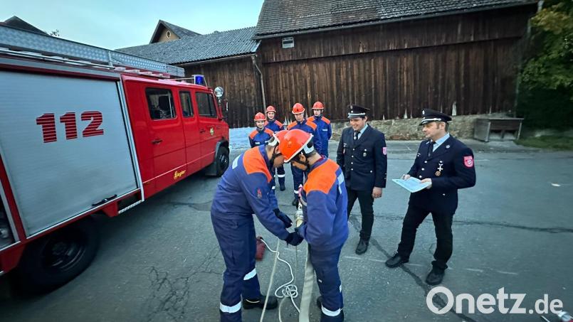 Die Jugend der Feuerwehr ist mit Eifer bei der Sache. Bild: bey