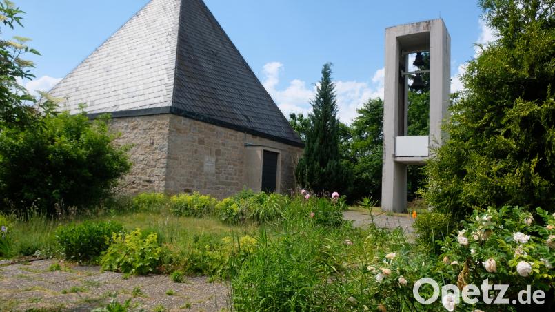 Ideen zur Nachnutzung der entwidmeten Kirchenthumbacher Johanneskirche sind willkommen. Im Gespräch ist eine Verwendung als Kinderkrippe. Endlich scheint die Existenz des Glockenturms Bild: do