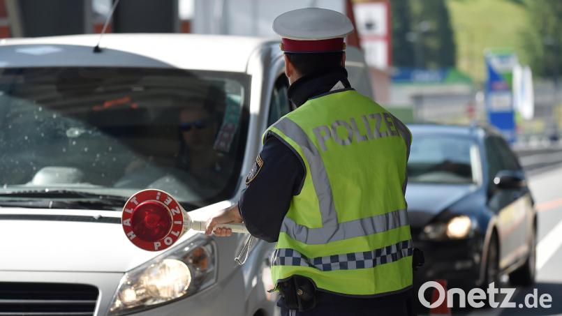 Bayerische und sächsische IHKs befürchten Einschränkungen im grenzüberschreitenden Liefer- und Pendlerverkehr durch stationäre Polizeikontrollen im Umfeld der tschechischen Grenze. Bild: Angelika Warmuth/dpa