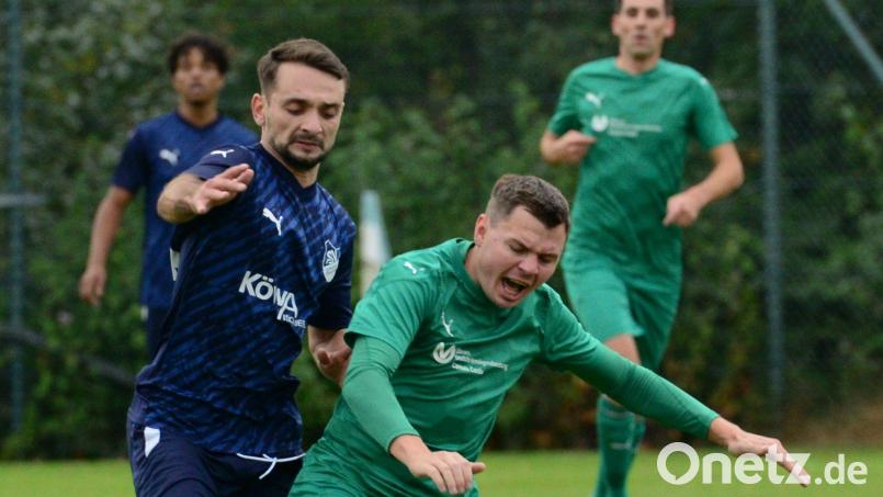 Dominik Linsmeier (rechts) und die Stullner kämpften bis zum Schluss. Gegen den SV Schwandorf-Ettmannsdorf holten sie am Ende noch ein 4:4. Bild: ham