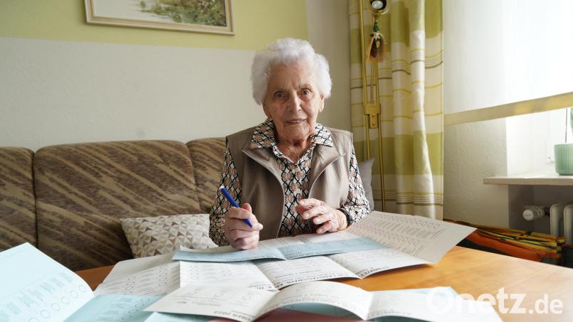 Theresia Merkl aus Reuth bei Kastl konnte vor kurzem ihren 100. Geburtstag feiern. Wählen gehen ist für sie selbstverständlich. Ihre Stimme gab Theresia Merkl in diesem Jahr per Briefwahl ab. Bild: kaz