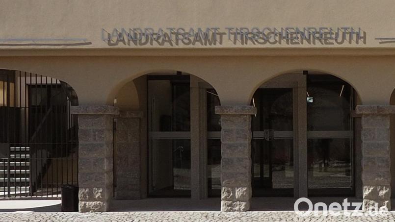 Mehrere Parkschilder wurden auf dem Gelände des Landratsamtes in Tirschenreuth beschädigt. Archivbild: Norbert Grüner