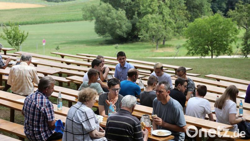 Ganz gemütlich, ohne Menschenmassen, Trubel und Lärm, und Bewirtung erst ab 17 Uhr: So stellt sich Michael Sperber einen vierwöchige Biergarten-Phase am Annaberg-Nordhang vor. Archivbild: Wolfgang Steinbacher
