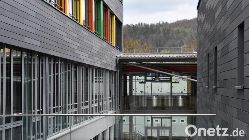 Die Generalsanierung der Walter-Höllerer-Realschule (WHR) in Sulzbach-Rosenberg samt Neubau einer Dreifachhalle hat den Haushalt des Landkreises Amberg-Sulzbach enorm belastet. Bild: Petra Hartl