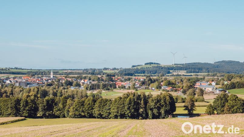Die Gemeinde Bärnau (im Bild die Stadt Bärnau) geht gegen „weiße“ und „graue Flecken“ vor. Im Rahmen von Förderprogrammen bekommen insgesamt knapp 500 Haushalte einen Glasfaser-Anschluss und damit schnelleres Internet. Bild: Susanne Forster