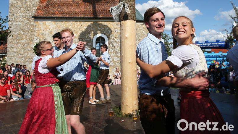 Die Kirchweih in Amberg-Sulzbach (wie hier in an der Herz-Maria-Kirche in Leinhof, Birgland) ist seit Anfang des Jahres Immaterielles Kulturerbe. Das soll zum Saisonabschluss noch einmal gebührend gefeiert werden: erstmalig gibt es einen Kirwatanz-Marathon. Archivbild: Bernd Müller/exb