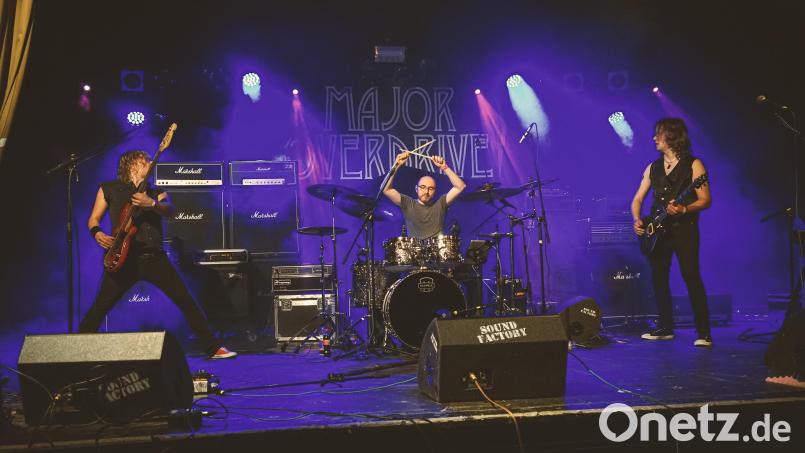 Als „Major Overdrive“ spielen Mathias Kiener, Jan Gresser und Max Müller (von links) Hardrock. Bild: Ellie Fox/exb