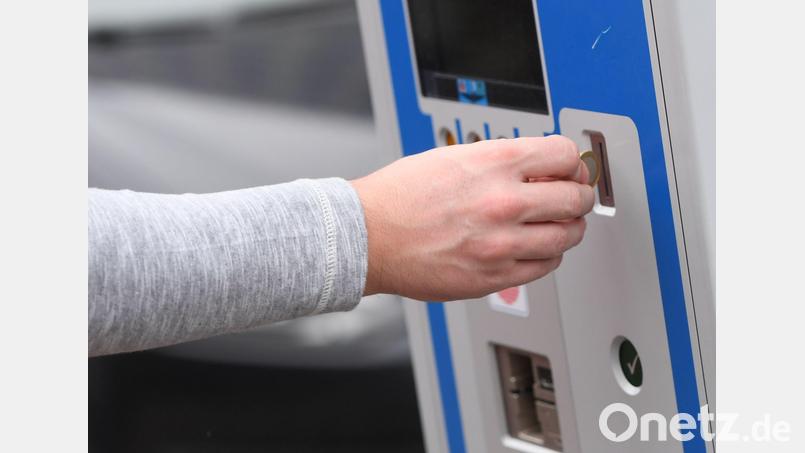 Von Sonntag auf Montag haben bislang Unbekannte in Fichtelberg zwei Parkscheinautomaten aufgebrochen. Symbolbild: Arne Dedert/dpa