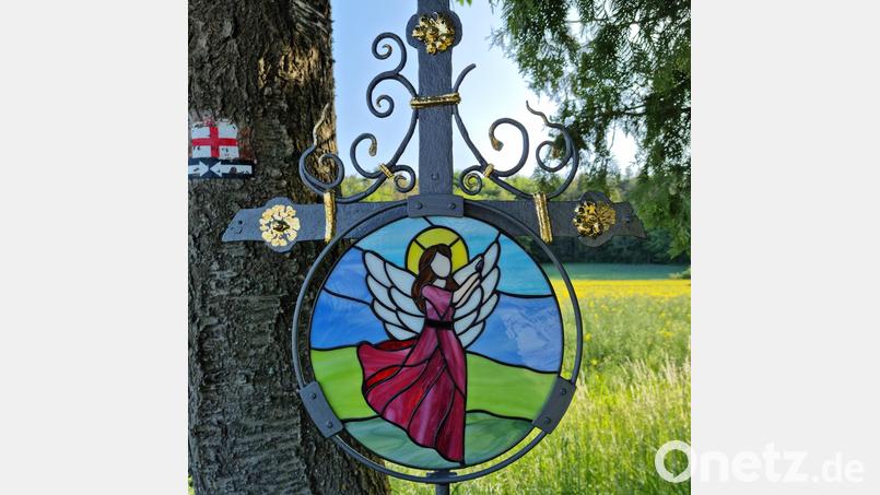 Ein Schutzengel ist nun auf dem renovierten Binnermarterl zu sehen. Es steht an einer Wegkreuzung oberhalb von Eglhofen. Bild: Annemarie Lehmeier/exb