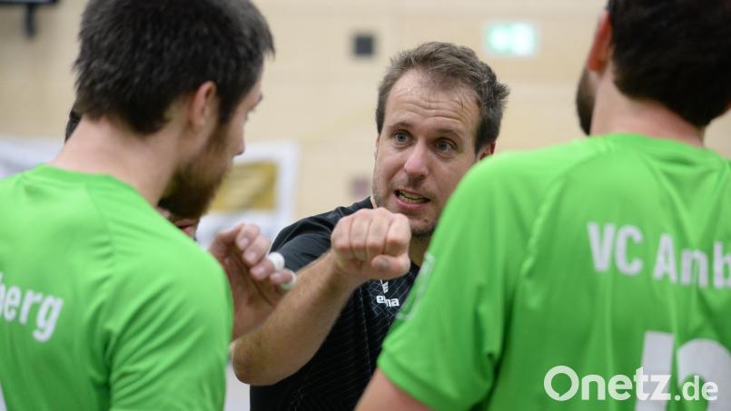 VC-Trainer Florian Birner (MItte) und seine Jungs wollen in Oberpfalzderby gegen Regensburg engagiert zur Sache gehen. Bild: Andreas Brückmann