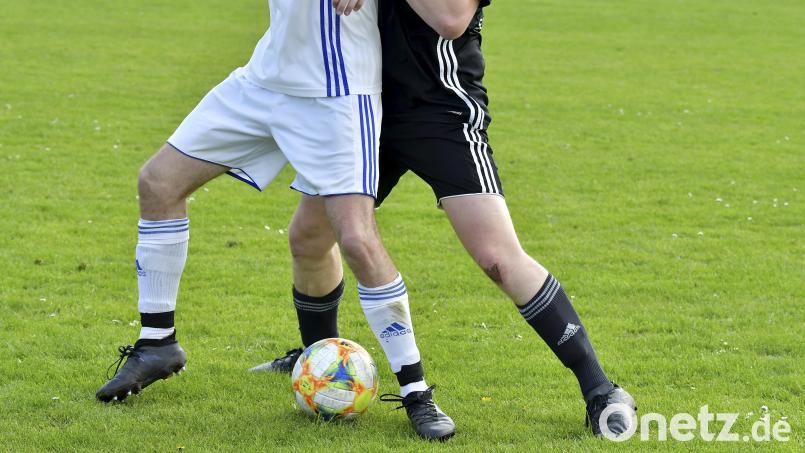 Nach Faustschlägen bei einem Fußballspiel in Neunburg ermittelt nun die Polizei. Symbolbild: Hubert Ziegler