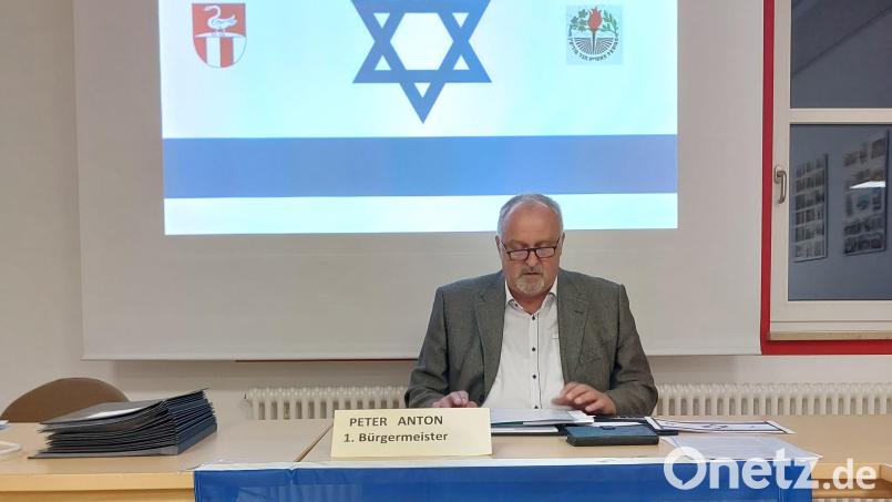 Solidarität mit Israel bekundet Bürgermeister Anton Peter bei der Sitzung des Gemeinderats Ammerthal. Bild: Gemeinde Ammerthal/exb
