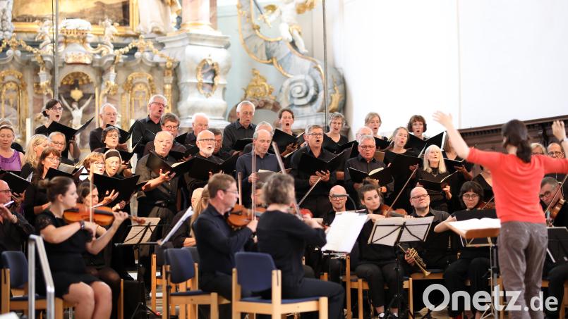Die Kantorei Weiden probt derzeit für das Weihnachtsoraturium. Bild: Bukreev/exb