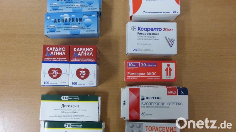 Zollbeamte stellen in Weiden illegale Arzneimittel sicher. Die fast 530 Tabletten sind vernichtet worden. Bild: Hauptzollamt Regensburg/exb
