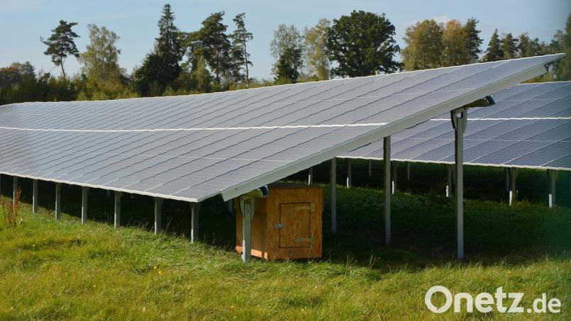 Wer in der Gemeinde Leonberg eine Freiflächen-Photovoltaikanlage errichten will – im Bild eine Anlage in einer Nachbargemeinde – muss sich an einen neu verabschiedeten Kriterienkatalog halten. Bild: jr