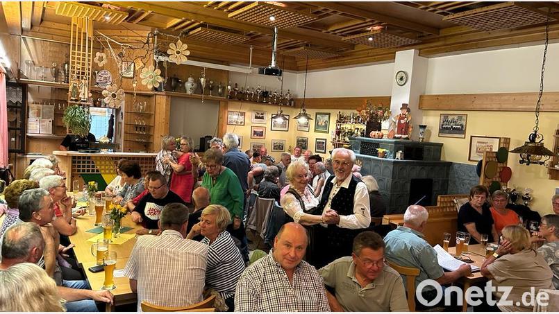 Im ATSV-Heim wurde zur Musik auch immer wieder gern das Tanzbein geschwungen. Bild: Hannemann-Mathes/exb