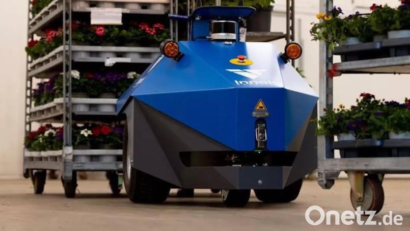Der „Induros“ der Firma Innok Robotics ist ein Transportroboter. Monotones Hin- und Herbewegen von Paletten kann er für Mitarbeiter übernehmen. Bild: Innok Robotics
