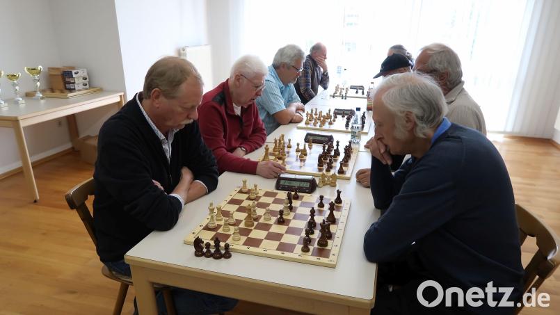 Klaus Frieser (links) ist Oberpfalz-Meister im Blitzschach. Bild: Frieser/privat