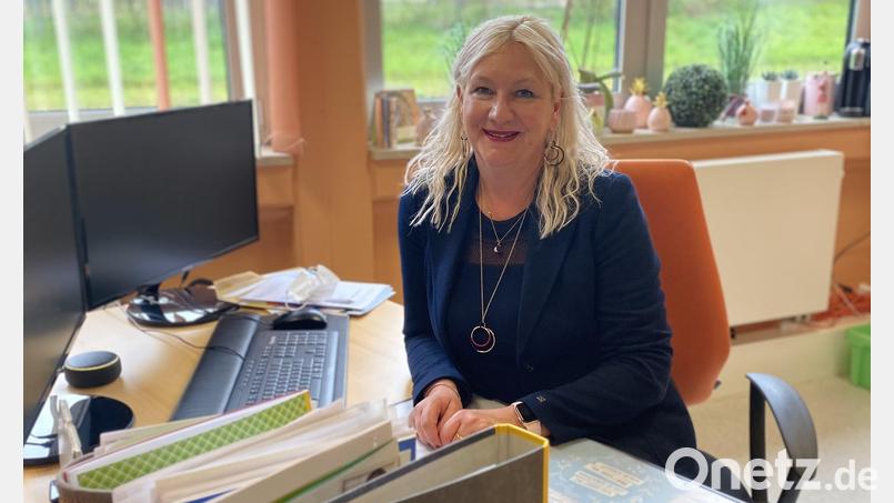 Stefanie Lutye-Küst sitzt seit September 2023 nicht nur auf dem Chefsessel in der Auerbacher Grundschule, sondern auch noch auf dem der Schule in Königstein. Bild: Lutye-Küst/exb