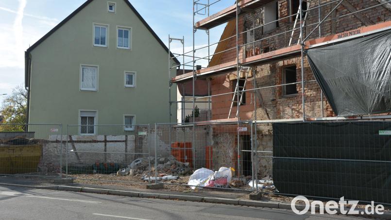 Im Bereich der Mitterteicher Vorstadt, wo sich einst ein Teil der Gaststätte &quot;Pferdestall&quot; befand, soll eine Grünanlage entstehen. Bild: jr