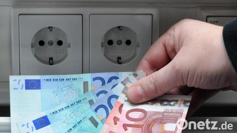 Hohe Stromkosten treffen nicht nur private Verbraucher, sondern auch Kommunen. Die Kommunen belasten dabei schlechte Ergebnisse einer Ausschreibung aus dem Jahr 2022. Sie müssen die Kosten über Gebühren auch an die Bürger weitergeben. Symbolbild: Stephan Huber