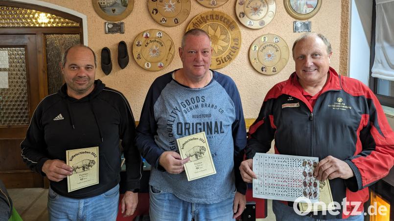 Die Sieger des Büffelschießens Roland Rögner (von links), Helmut Böll und Bernhard Wenning. Bild: Bernhard Wenning/exb