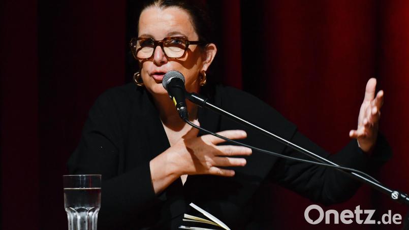 Ihre Bücher wurden millionenfach verkauft – darunter auch der Krimi &quot;Tannöd&quot;, ein echter Sensationserfolg: Andrea Maria Schenkel war im Capitol zu Gast. Bild: Petra Hartl