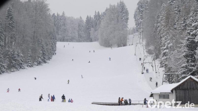 Das Skivergnügen am Buchberg ist Geschichte: Dieses Bild vom Skilift in Sitzambuch entstand kurz nach Weihnachten 2010. Bild: Petra Hartl