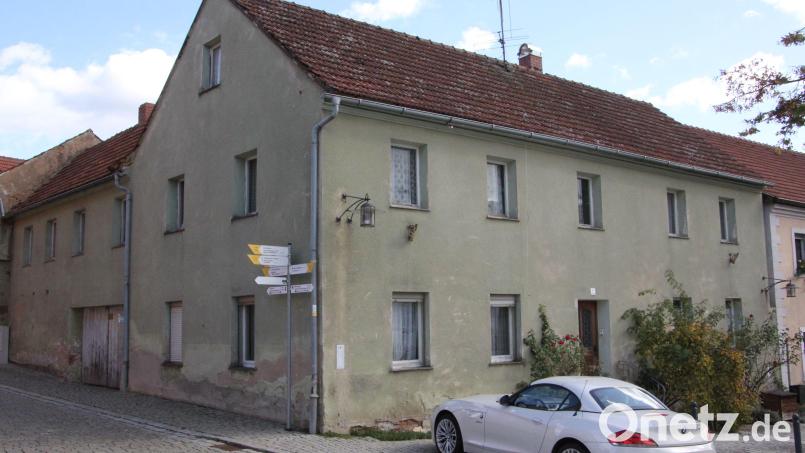 Die Fassade des Gebäudes am Marktplatz 4, in dem der Dorfladen in Bad Neualbenreuth eingerichtet wird, bleibt auch nach der Sanierung des Anwesens erhalten. Bild: kro