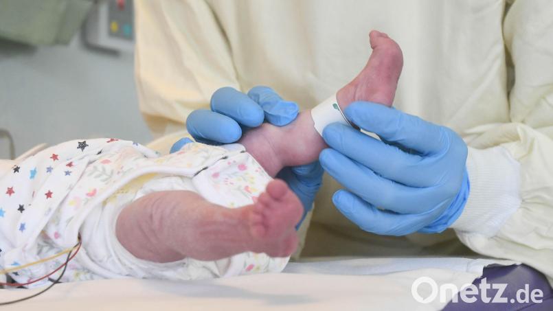 Der Beruf der Kinderkrankenschwester war mal elitär, sagt Chefarzt Fritz Schneble. Nun müssen Auszubildende erst einmal alle Pflegeberufe durchlaufen, bevor sie sich festlegen können. Bild: Gabi Schönberger