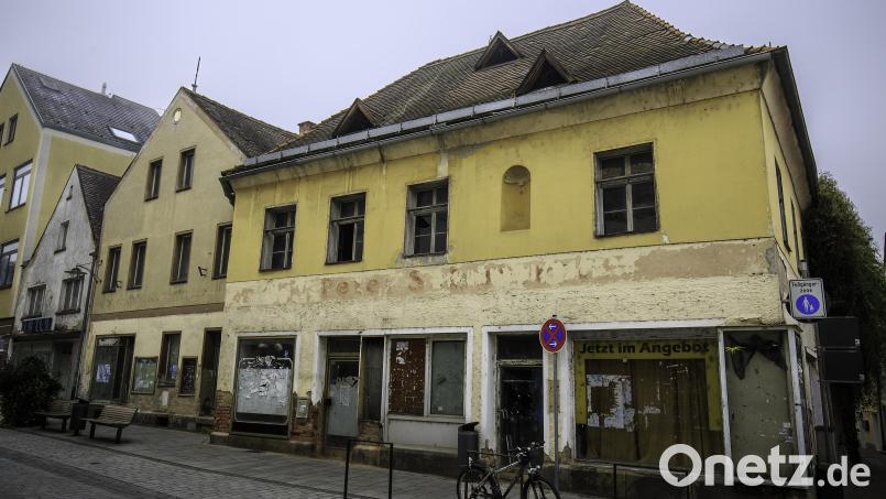 Die Meierhofer-Häuser an der Friedrich-Ebert-Straße in Schwandorf verfallen seit Jahren. Bild: Hösamer
