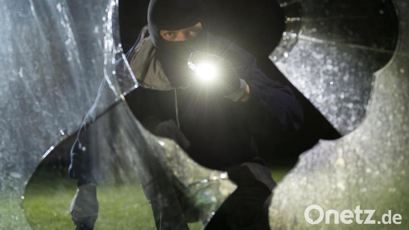 Einbrecher wollten in eine Tanzschule in Weiden einsteigen. Symbolbild: Daniel Maurer/dpa