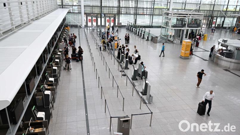 Terminal 2 im Flughafen München. Bild: Felix Hörhager/dpa