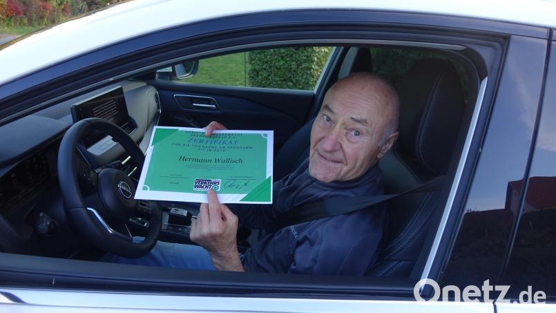 Hermann Wallisch hat die Teilnahme an der Aktion "Fit im Auto" nicht bereut. Der 82-Jährige hat das Programm gemeistert und sieht sich darin bestätigt, noch ein sicherer Autofahrer zu sein. Bild: mmj