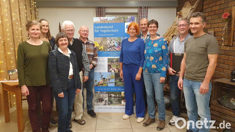 Die LBV-Kreisgruppe wählte Jürgen Kammermeier (Zweiter von rechts) aus Schwarzenfeld als neuen Schriftführer ins Vorstandsteam. Mit im Bild: Professor Werner Schuler (Vierter von links), der Ehrenvorsitzende der LBV-Kreisgruppe Schwandorf. Bild: Jenny Neeser/exb
