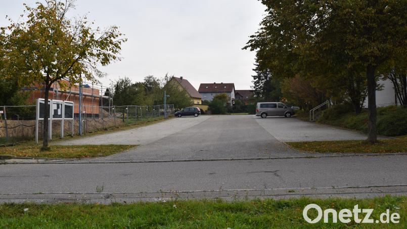 Der befestigte Platz vor der Mehrzweckhalle steht auch im nächsten Jahr als Festplatz für den Fasching und die Kirwa zur Verfügung Bild: bnr