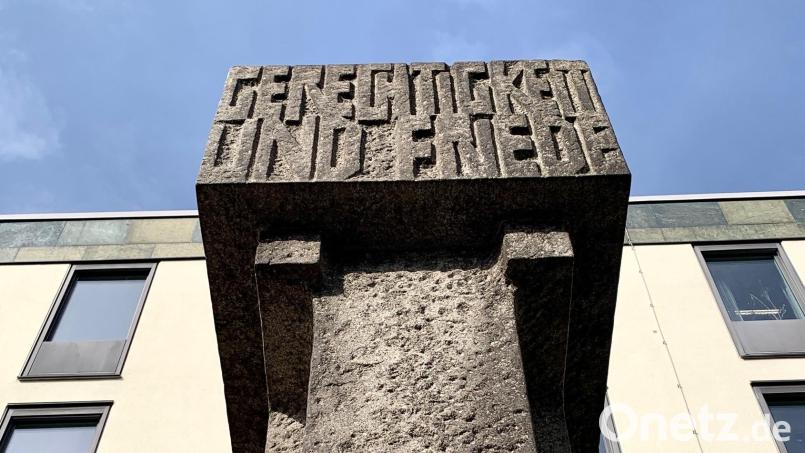 Gerechtigkeit und Friede? Bis dahin könnte es in Sachen Wohnsachwerte noch dauern. Am Mittwoch geht aber der Prozess los. Bild: Gabi Schönberger