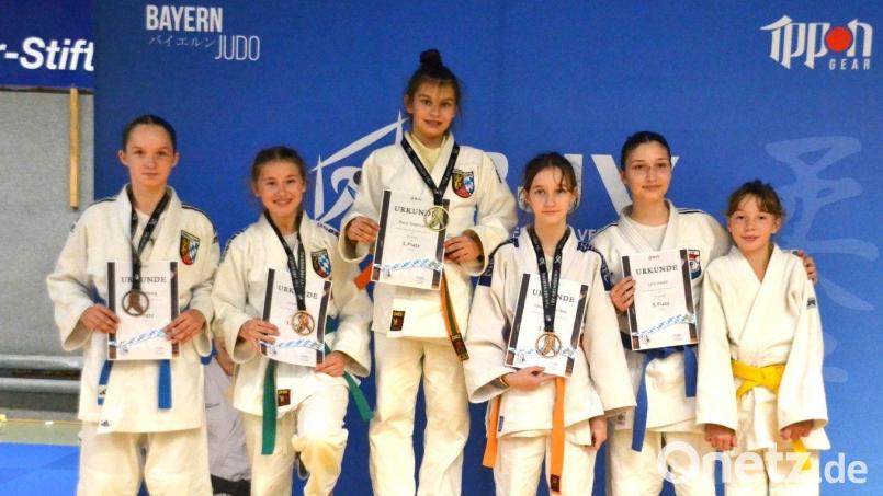 Erfolgreiche Oberpfälzer Judoka bei den bayerischen Meisterschaften. Bild: Schubert/exb