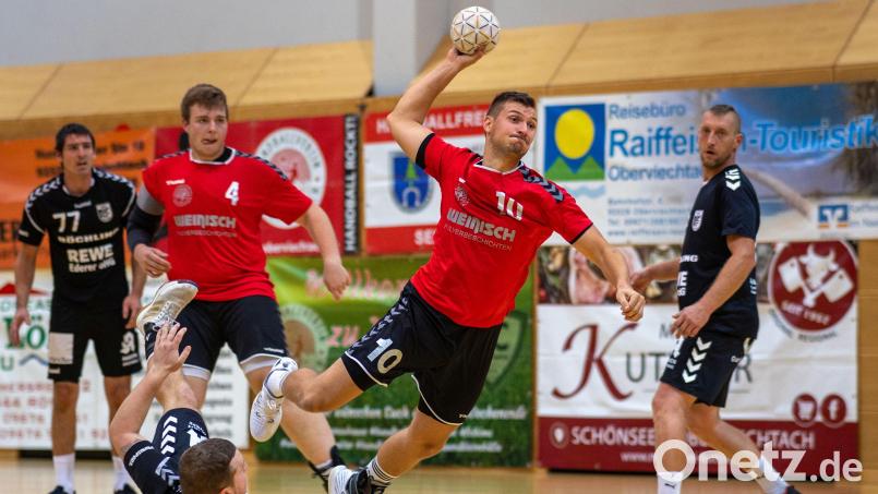 Der Oberviechtacher Maximilian Fütterer beim Torwurf. Bild: Günter Uschold