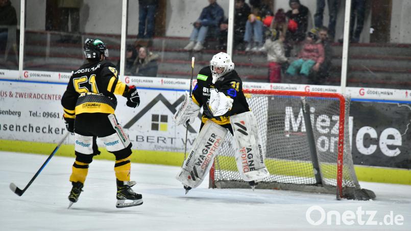 Torwart Timon Bätge ist der sichere Rückhalt des ERSC Amberg. Bild: SignalLight