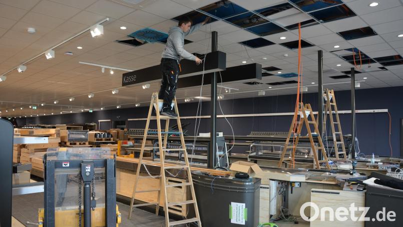 Auf Hochtouren laufen die Innenarbeiten im neuen Aldi-Markt im Mitterteicher Gewerbegebiet Birkigt. Bild: jr