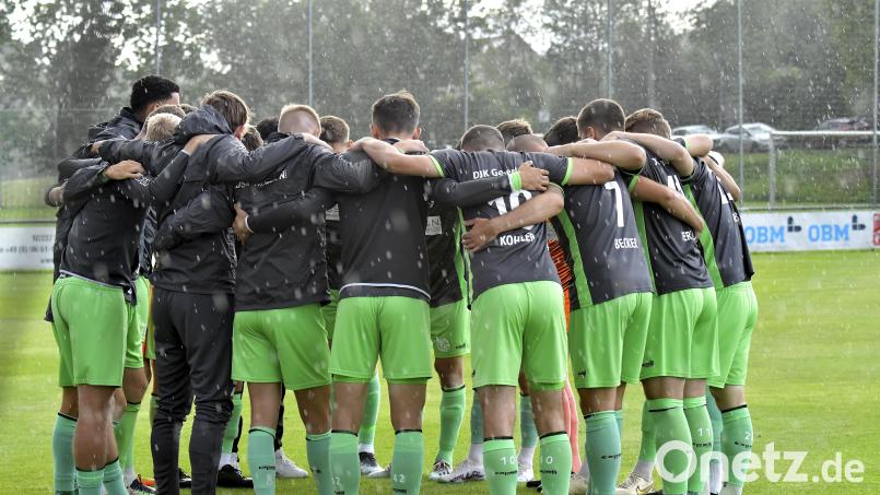 Zusammenhalt, der ist jetzt in dieser schwierigen Phase bei der DJK Gebenbach gefragt. Am Samstag gehts zum Tabellennachbarn TSV Abtswind. Bild: Hubert Ziegler