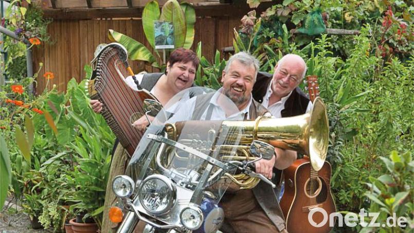 Das Trio Blecherne Sait'n, bekannt aus BR Brettl-Spitzen, ist zum ersten Mal beim Schwarzenfelder Sänger- und Musikantenreffen dabei. Bild: Blecherne Sait`n/exb