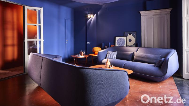 Blau trifft Orange: Was krass klingt, strahlt Eleganz aus. Bild: Laura Thiesbrummel/COR/dpa