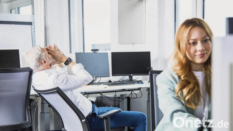 Keine Antwort auf E-Mails, keine Rückmeldung zu Projekten? Halten sich einzelne Teammitglieder nie an Absprachen, kann das den Arbeitsalltag zur Herausforderung machen. Symbolbild: Christin Klose/dpa