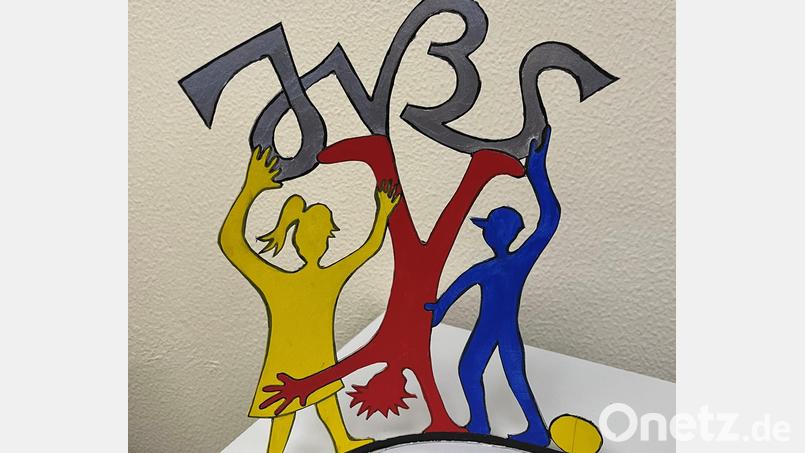 „Wir“ heißt das Kunstwerk, das vor der Jobst-vom Brandt-Schule seinen Platz finden soll. Einen Entwurf präsentierten Horst und Bärbel Kießling im Stadtrat. Bild: fpoz