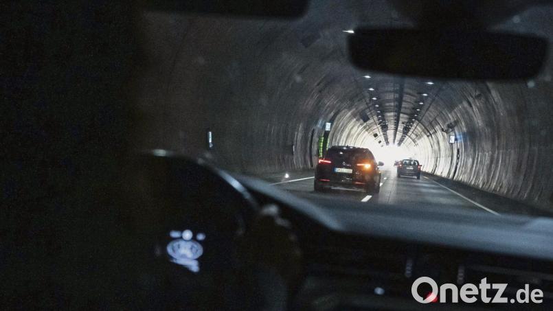 Bei Stau, Panne oder Brand in einem Tunnel ist besonnenes Verhalten besonders wichtig. Bild:  Hendrik Schmidt/dpa