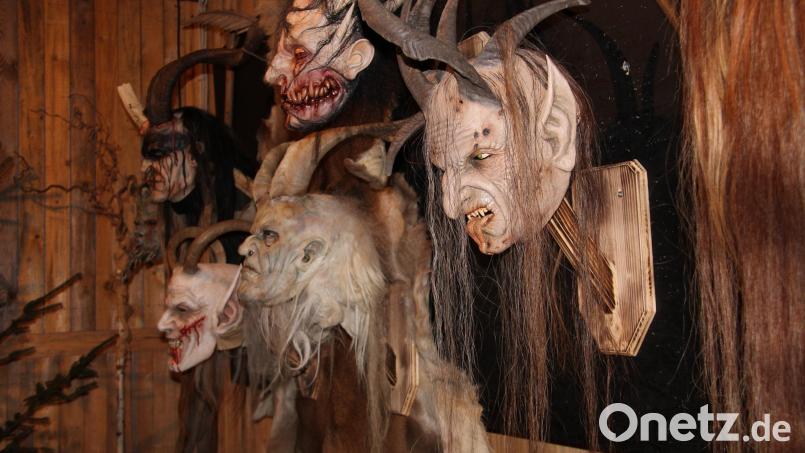 Mit einer außergewöhnlichen Ausstellung und Show ging die Perchtengruppe &quot;Stoapfalz Deifl&quot; erstmals an die Öffentlichkeit. Bild: prh