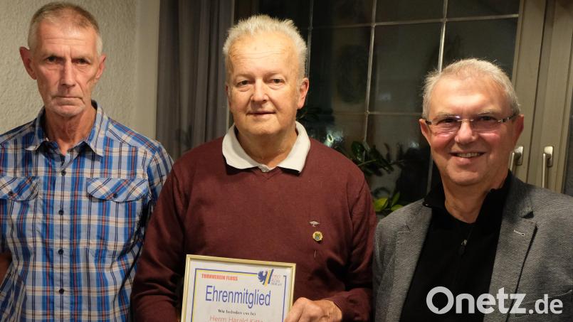 Vorsitzender Hans Eismann, Ehrenmitglied Harald Kitta und zweiter Vorsitzender Oliver Konz (von links). Bild: le